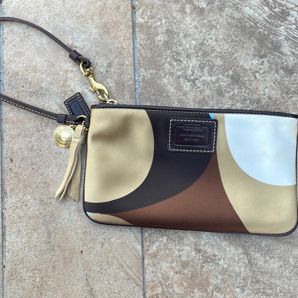 Goach wristlet